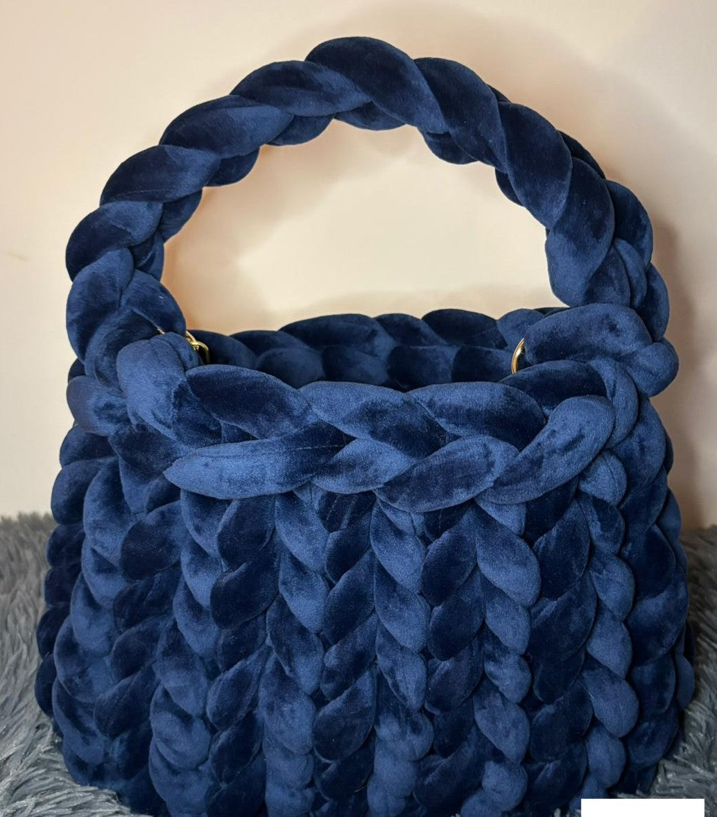 CHUNKY BAG STANDARD IN VELLUTO CON TRACOLLA DORATA