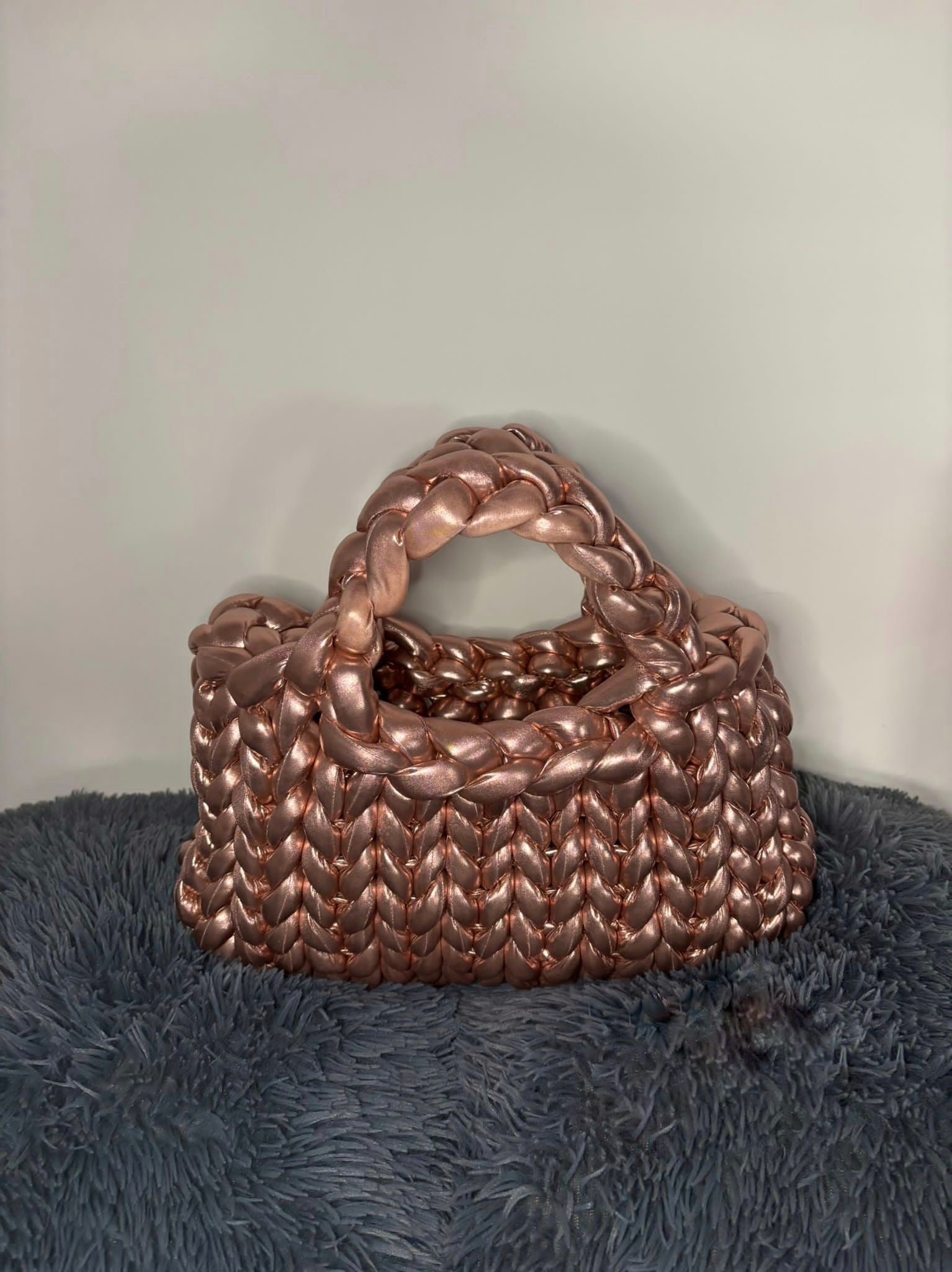 CHUNKY BAG - STANDARD QUADRATA CON DUE MANICI IN TESSUTO EFFETTO SIMILPELLE METALLIZZATO