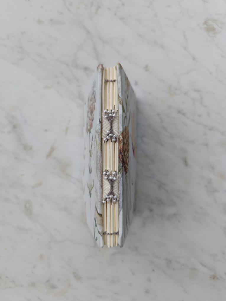 QUADERNO A6 COPERTINA IN STOFFA RICAMO CON PERLINE