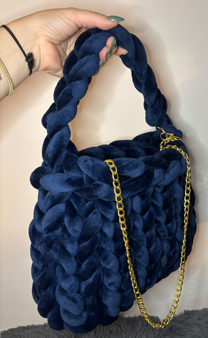 CHUNKY BAG STANDARD IN VELLUTO CON TRACOLLA DORATA